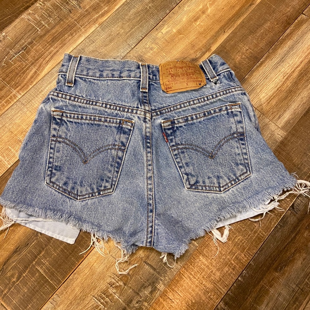 Size 25 Levi’s shorts